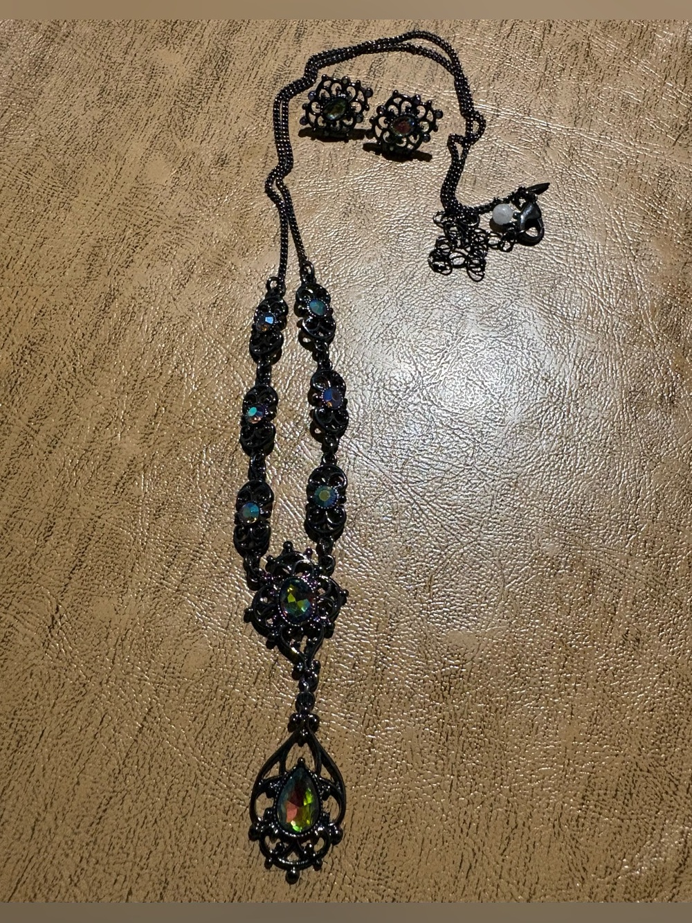 Vintage-Inspired Black Necklace with Iridescent Gem Accents - Women Jewelry